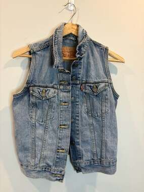 Levi's Women's Classic Blue Denim Jean Trucker Vest